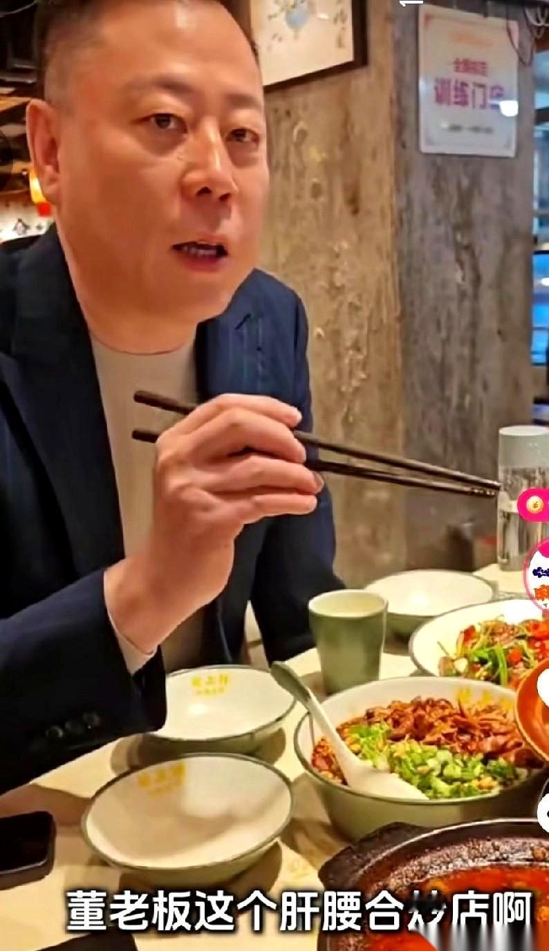 一台车，撞完之后，从外面还能用机械方式把门打开。
就这一条，秒了今天所有花里胡哨