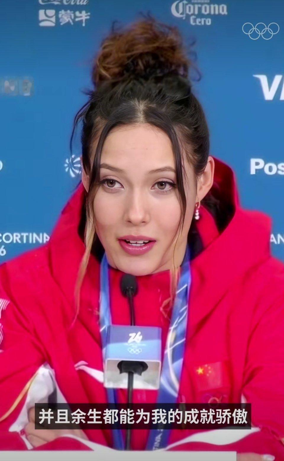 谷爱凌说本可以选择退役但我没有她早已站在巅峰，本可带着荣耀全身而退，却选择继续奔
