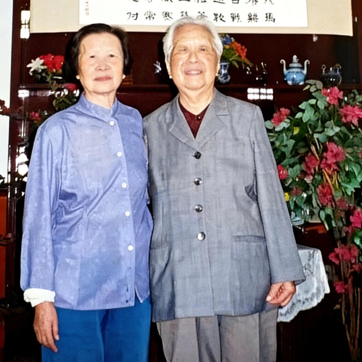 2014年，粟裕大将的妻子楚青、王必成中将的妻子陈瑛‌，一张罕见的合影，当时恰逢