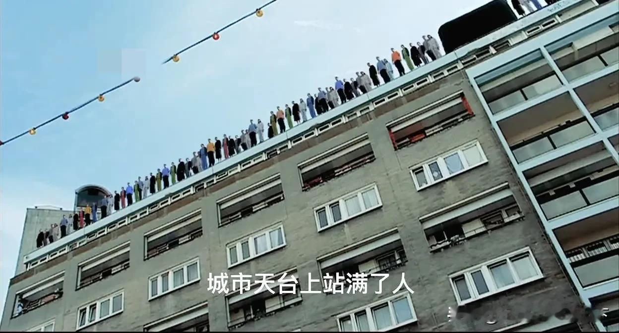 今天的“天台”估计站满了人吧？我估计这些人的表情像极了恩里克最后气急败坏的表情。