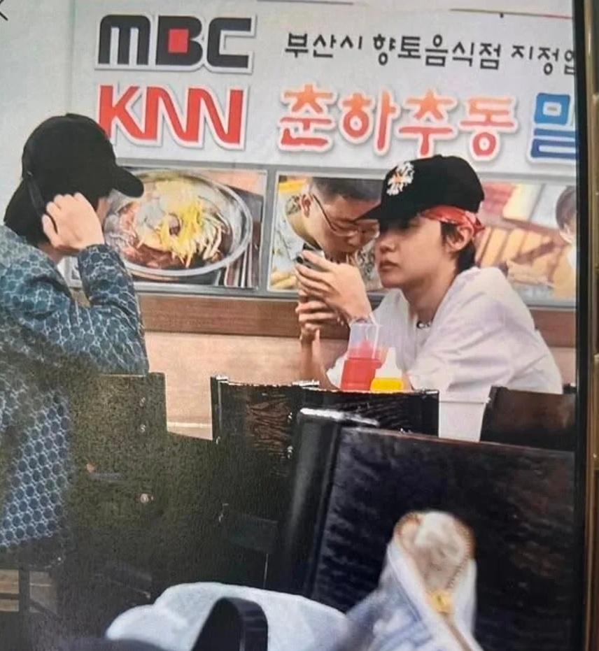 据说昨天和哥哥去吃冷面了🍜
