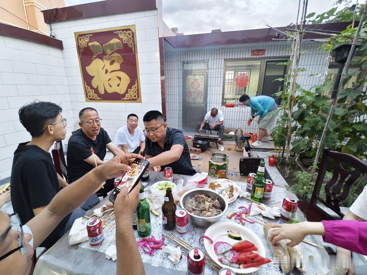 夏日生活打卡季 山西偏关猫姐中午吃的酒席还没有消化呢！下午三点到五点继续直播，刚