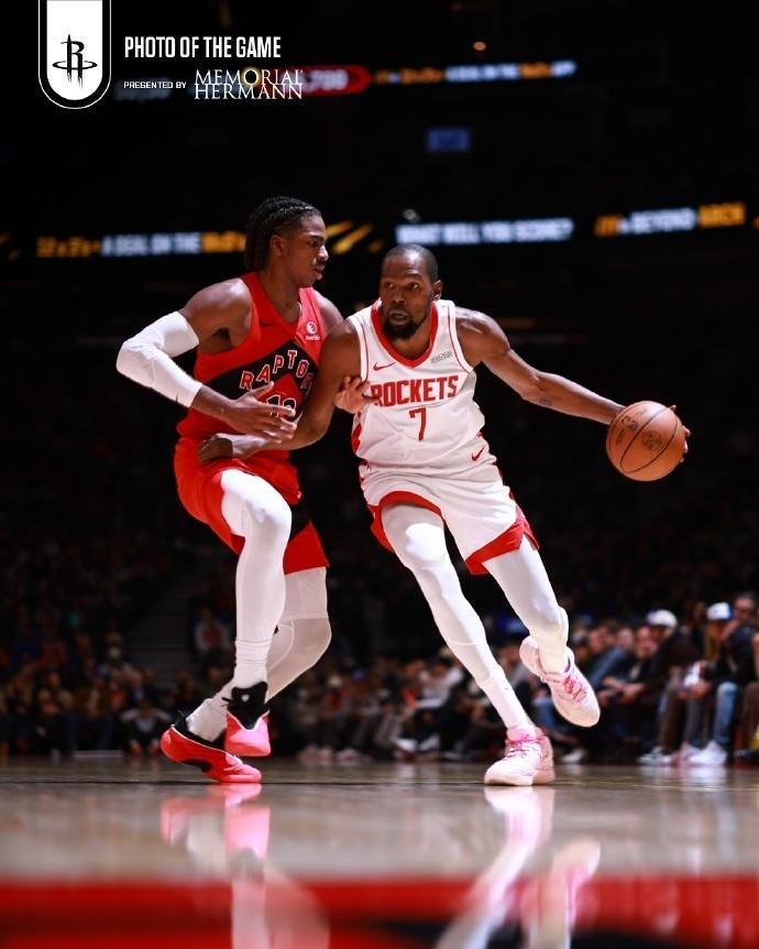 火箭战胜猛龙，杜兰特进攻稳定的同时防守也频送大帽，37分钟的时间里，投篮19中1