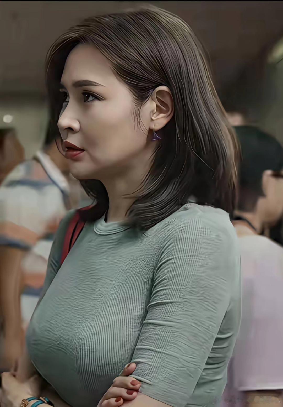 于明加年纪越多越好好看 