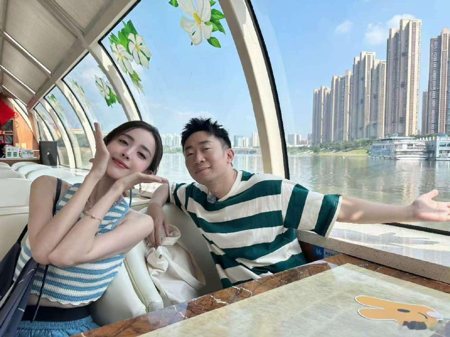 杨迪发博祝最美的娜扎生日快乐 杨迪娜扎友谊 最美的娜扎，生日快乐！我翻遍手机，发