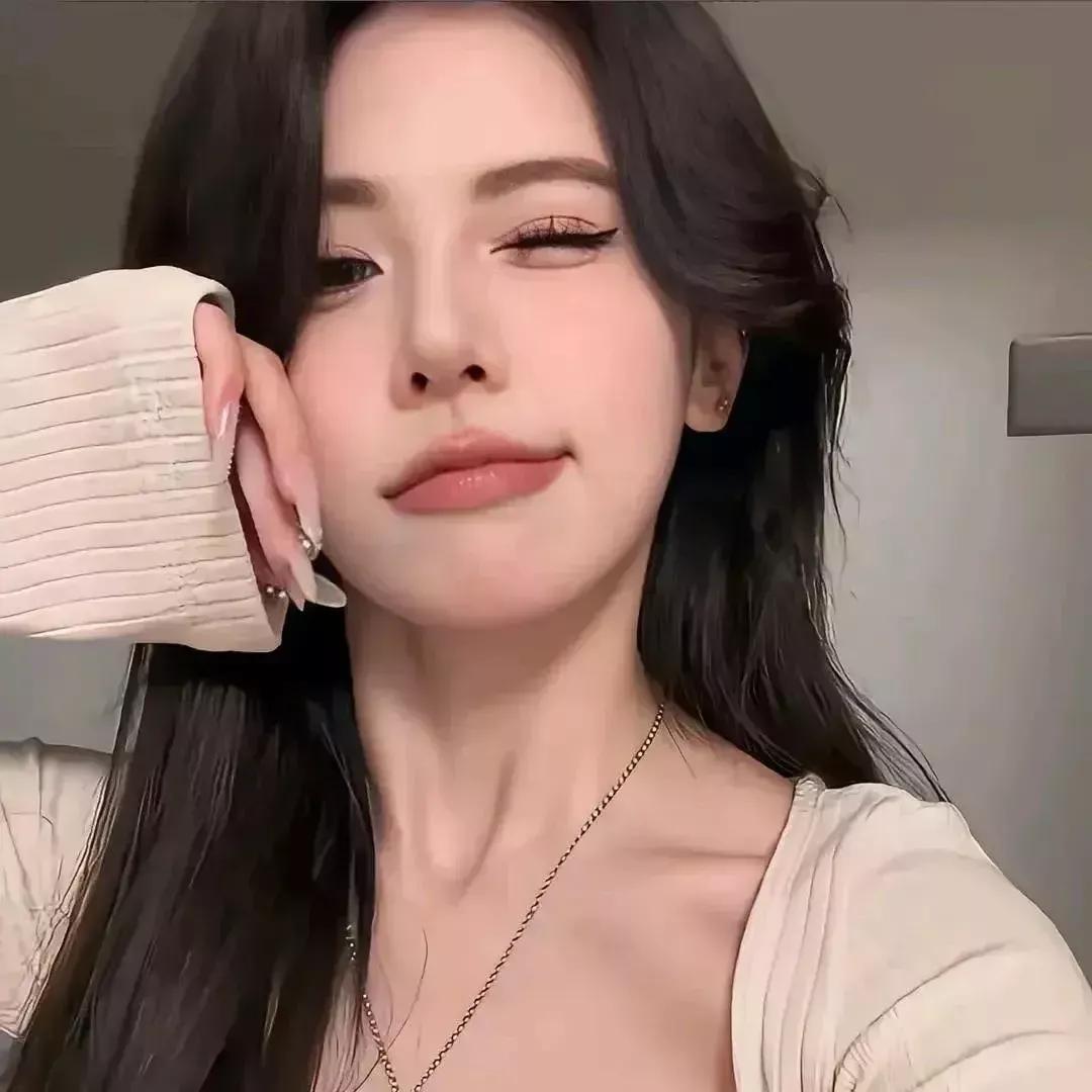 温柔甜美的日常自拍，少女感十足😊自然美少女自拍 甜美自拍 精致少女自拍 少女心