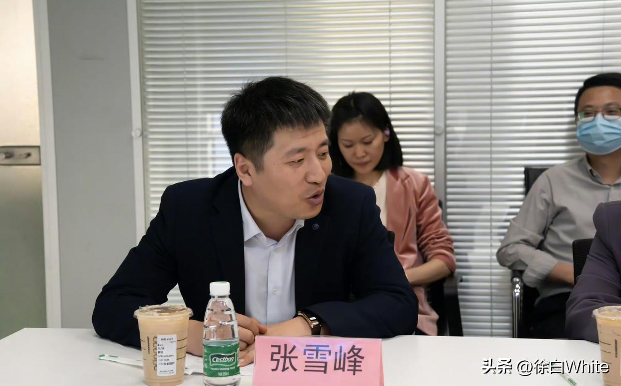 3月24日，张雪峰不是一个人，他身后有一群人，他的离开，意味着一群人的溃散！
现