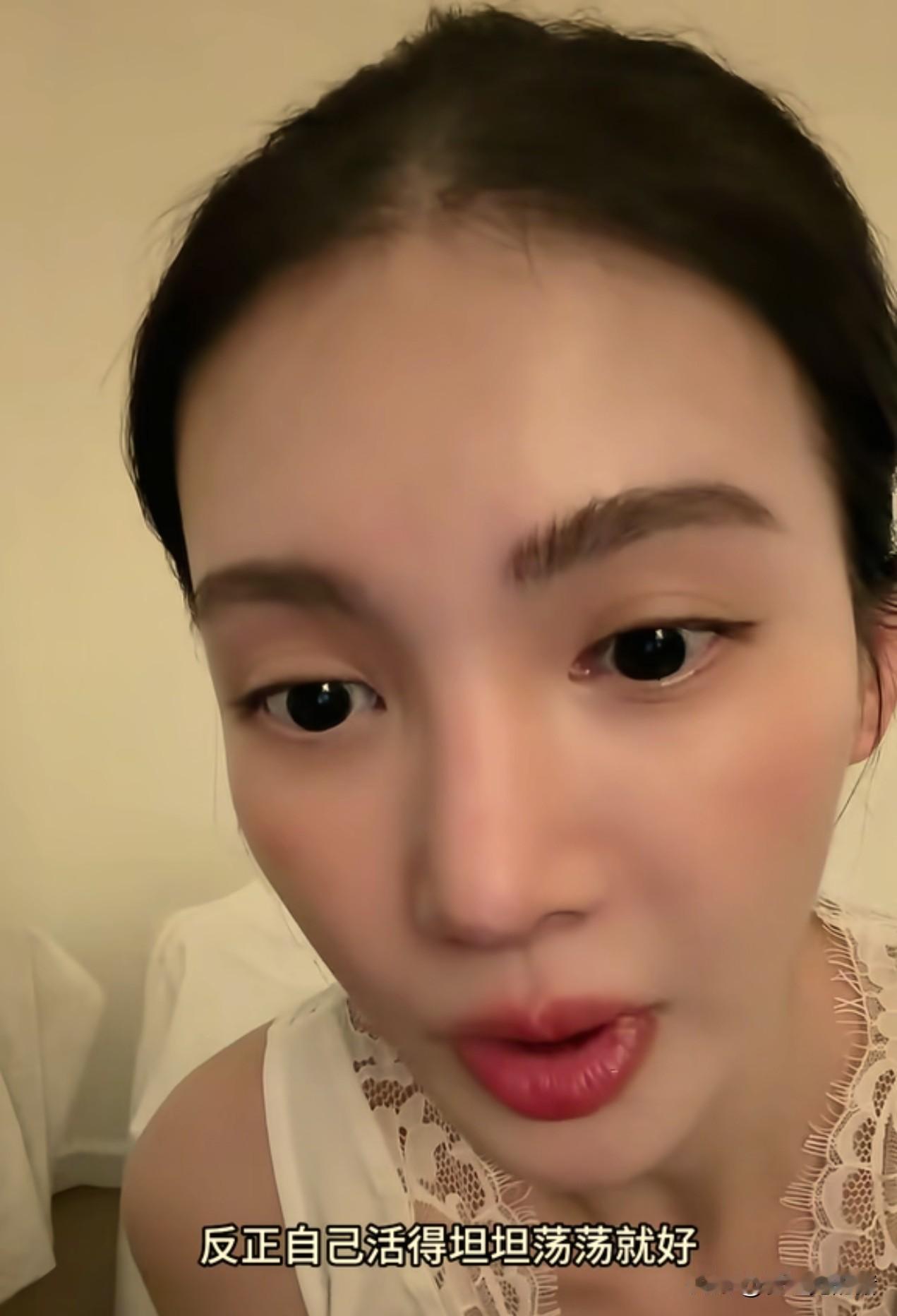 终于知道，
为什么那么多人心疼金晨？
原因很简单，不是因为她失恋了，而是因为她太
