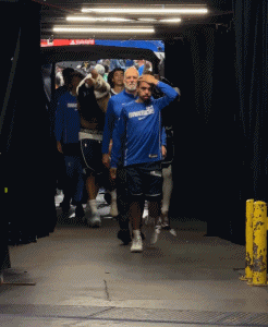 这是个悲催的夜晚！金州勇士客场136:131加时险胜独行侠！
     王者归来