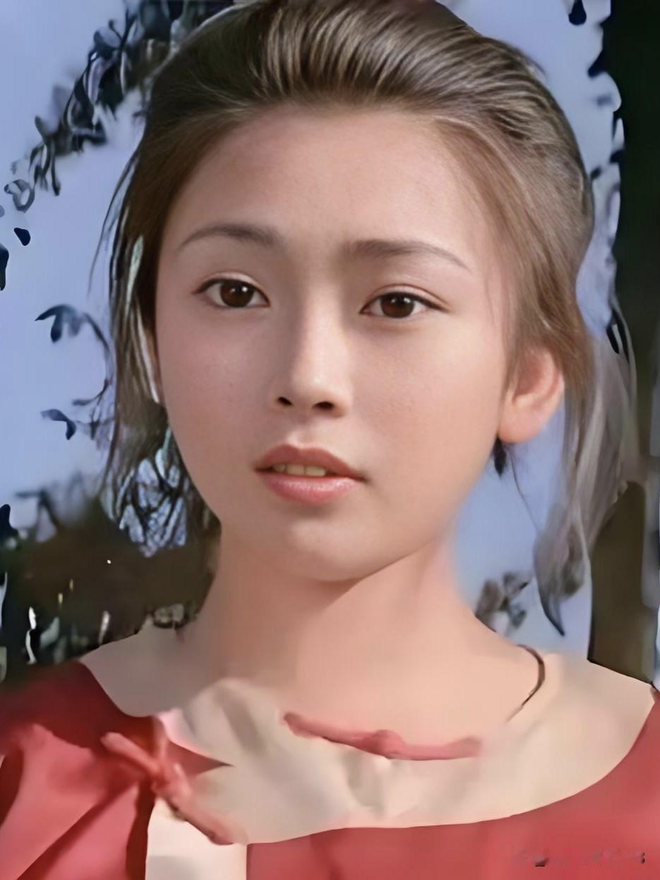 黄秋燕，一代功夫女星，英姿飒爽，柔情似水。从《少林小子》到《南北少林》，她用拳脚