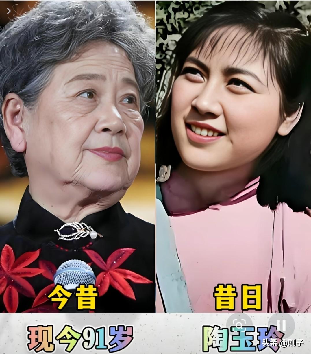 一纸旧照定格绝代芳华，半生岁月镌刻从容风骨。
昔日她们眉眼灵动、风华灼灼，凭一个