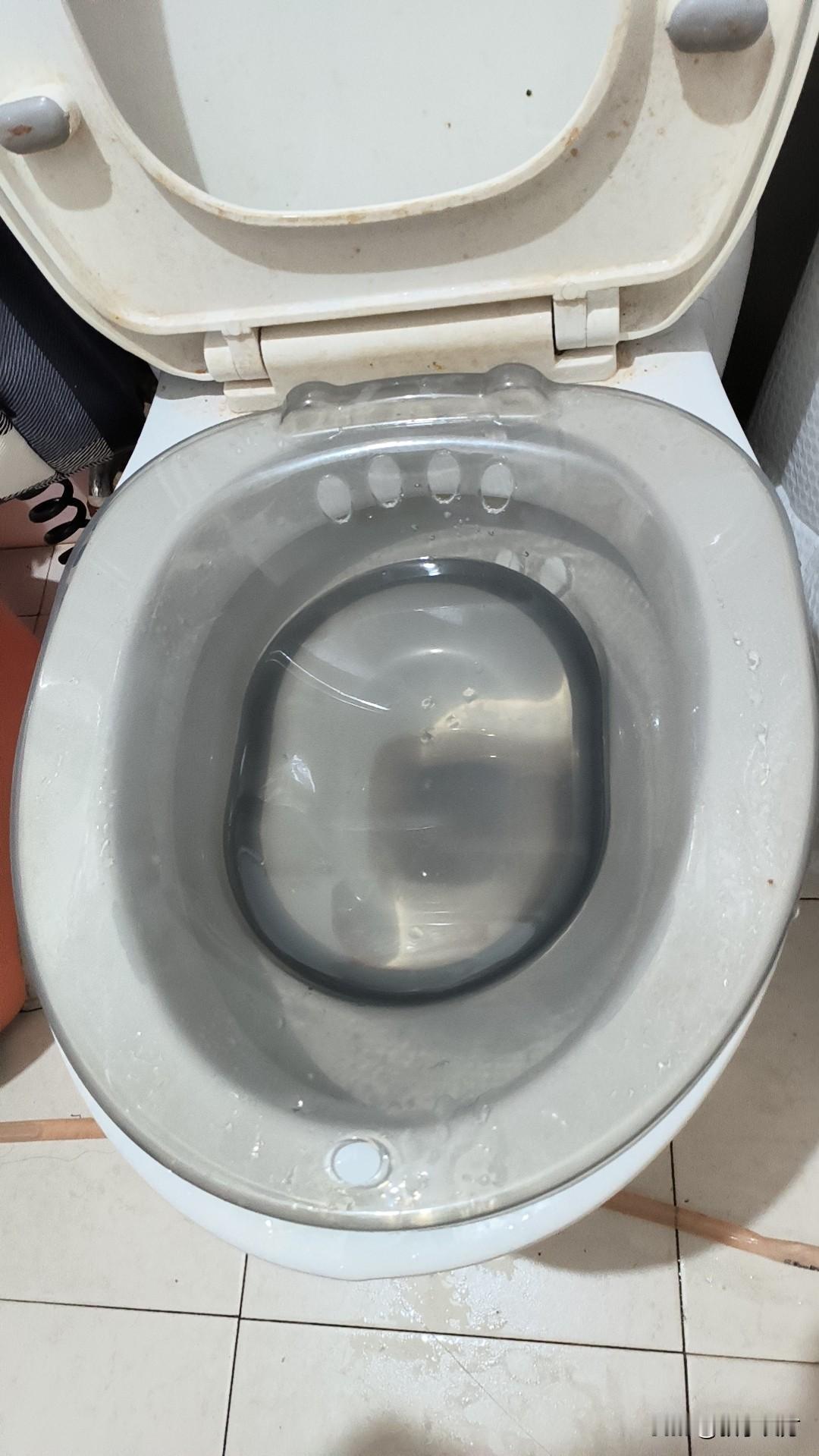 我看了前两台车的牌子，
第一个是，苏币
第二个是，苏肉
[捂脸][捂脸][捂脸]