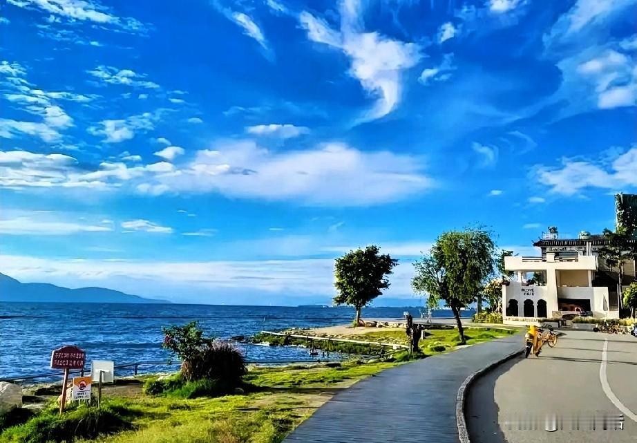 候鸟式的银发旅居兴起
 
北方寒意料峭时，云南的暖阳、海南的清风成了银发族的向往