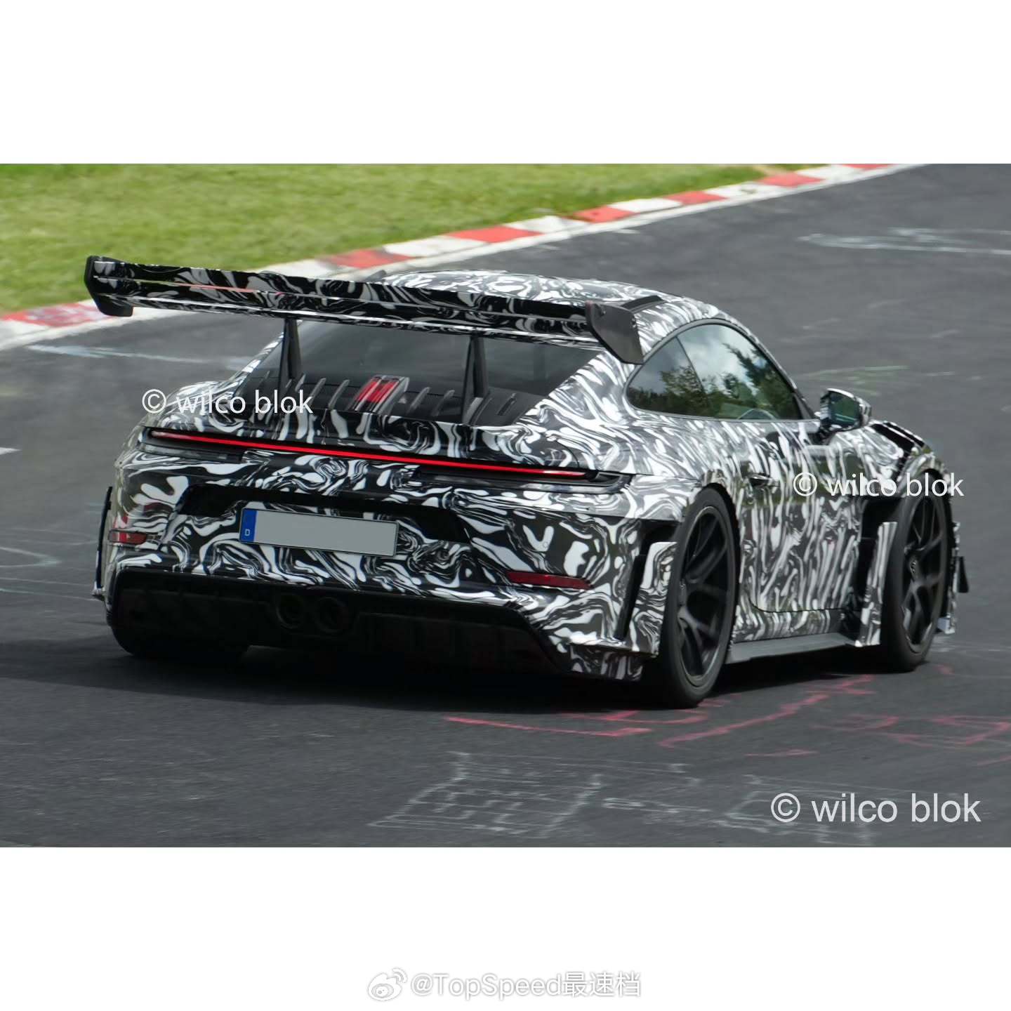 一身伪装的保时捷992.2 GT3 RS现身纽北，据说听声浪是涡轮增压版本！大v