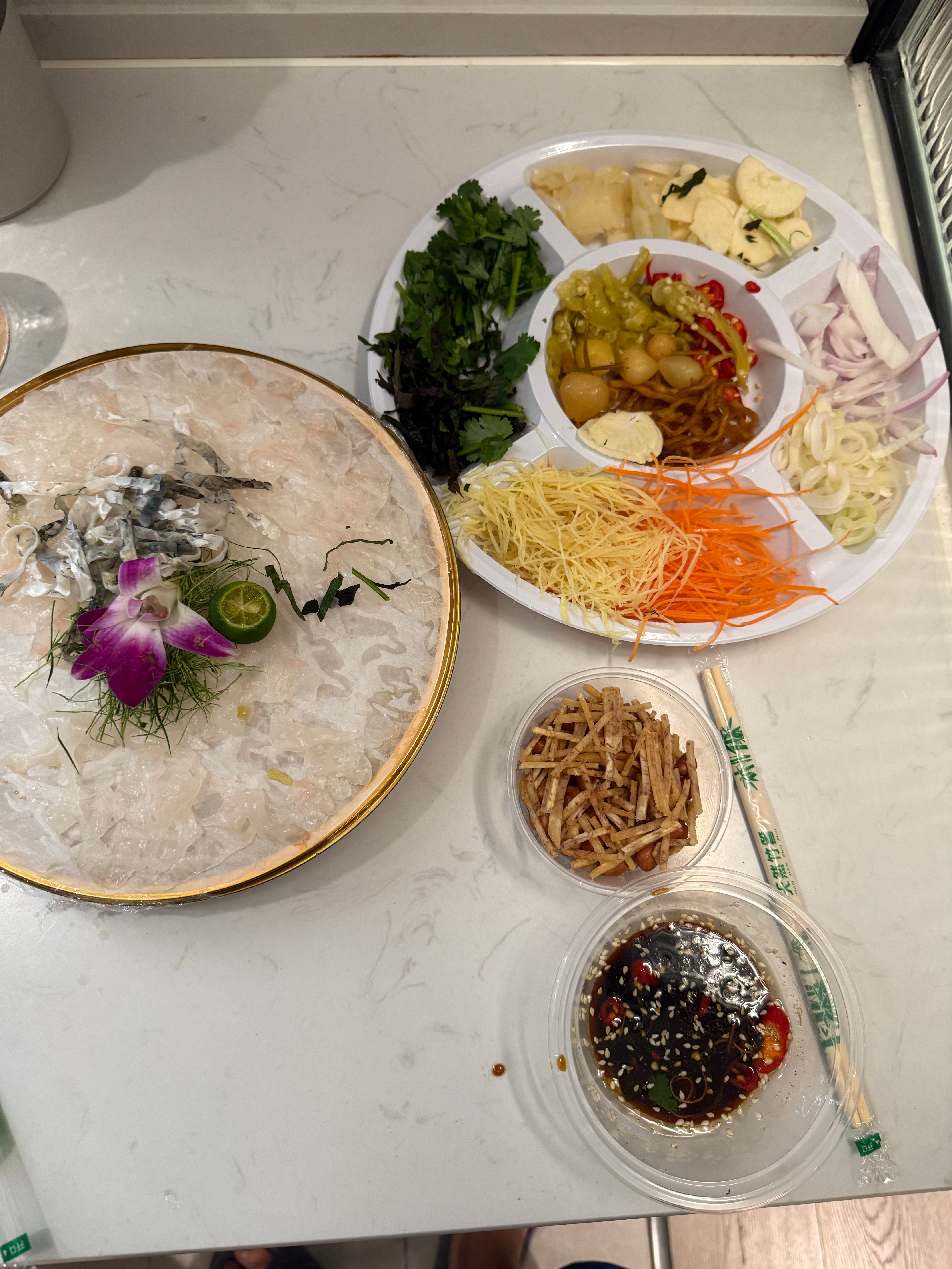 广州这地方是有说法的，我上次来就发现了，街边随便一家小餐馆都是好吃的。这随便点的