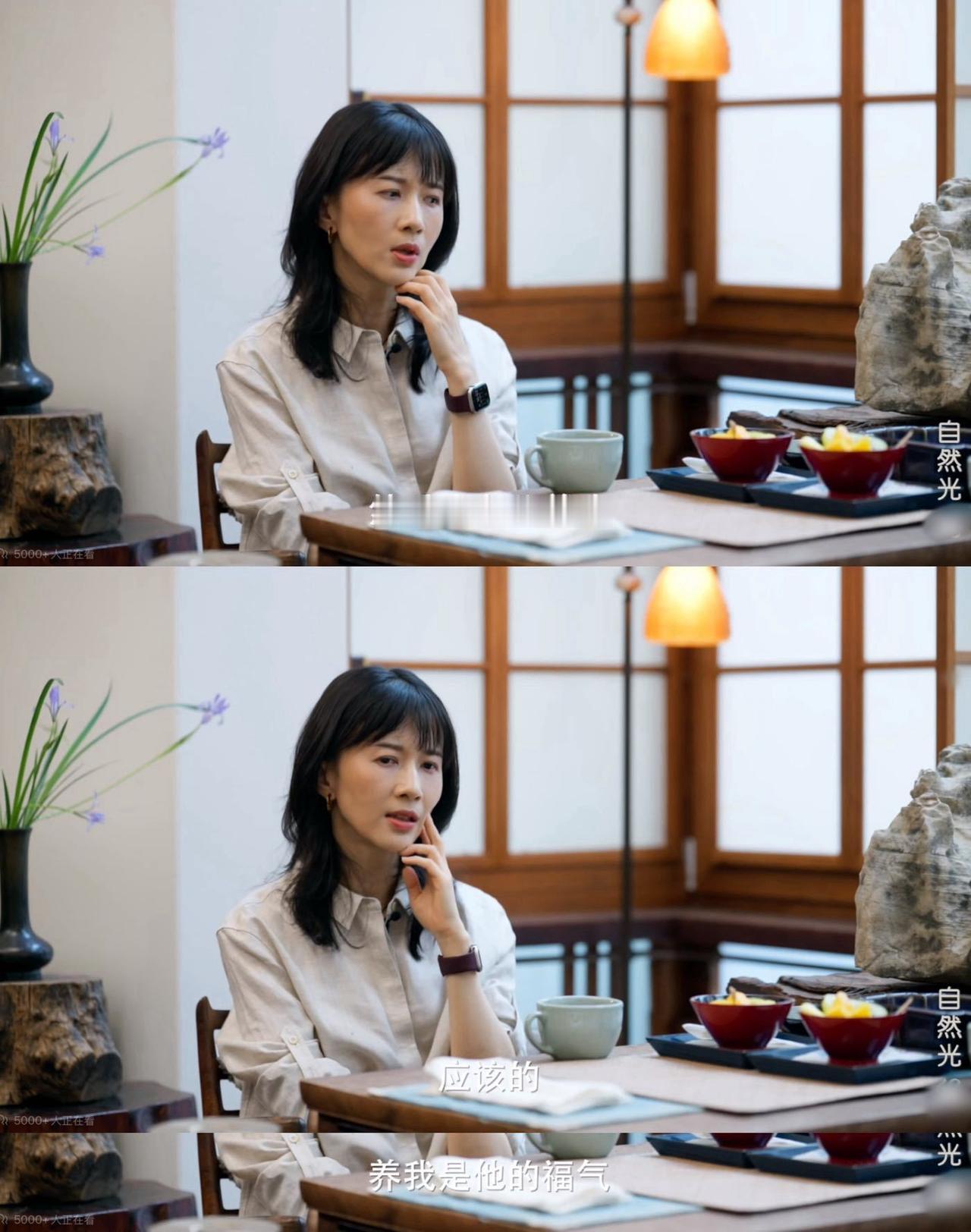 谈及毕业四年零收入靠老公供养，papi直言：“我老公养了我四年是他的福气！”
