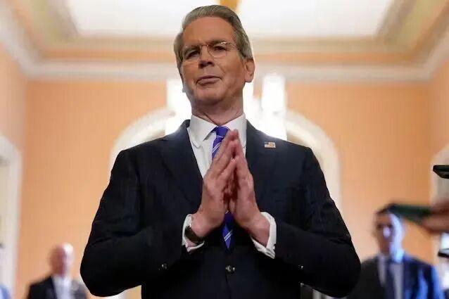 正当美国得意洋洋的炫耀控制委内瑞拉，让其无法向中国出口石油时…
美国财长佩尔森出