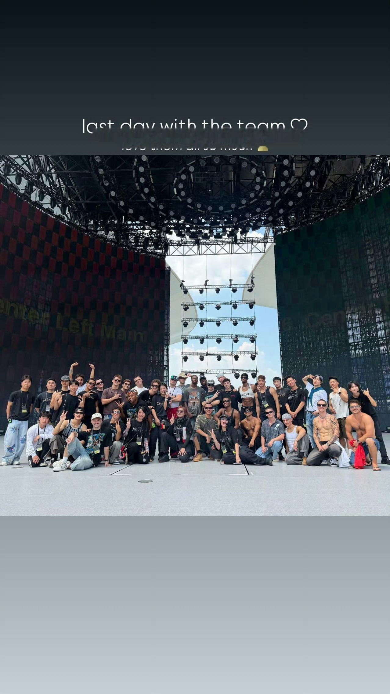 蔡依林长文感谢妈宝团队巡演旅程画上句号，蔡依林用长文珍藏所有相遇。台前舞者尽情绽