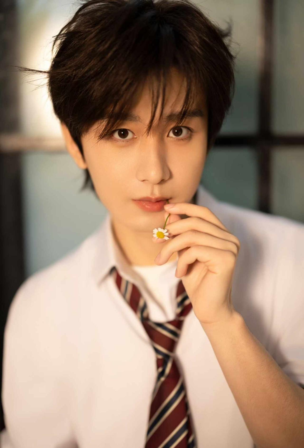 啊啊啊啊啊学长
成毅 谢淮安 我的青春男主角 永远为之心动 少年感十足 这跟谈了