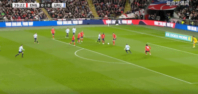 英格兰1比1乌拉圭英格兰主场1比1战平乌拉圭，各项赛事6连胜止步。三狮派出大量副