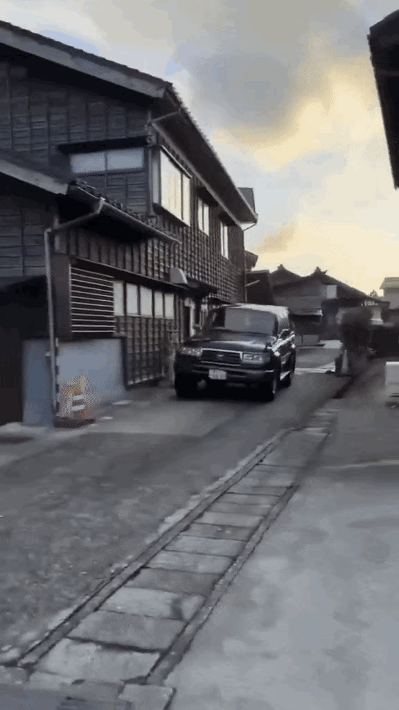 日本再遭天谴！

时隔四天，日本再发地震。
四天前是7.5级，这一次是6.7级。