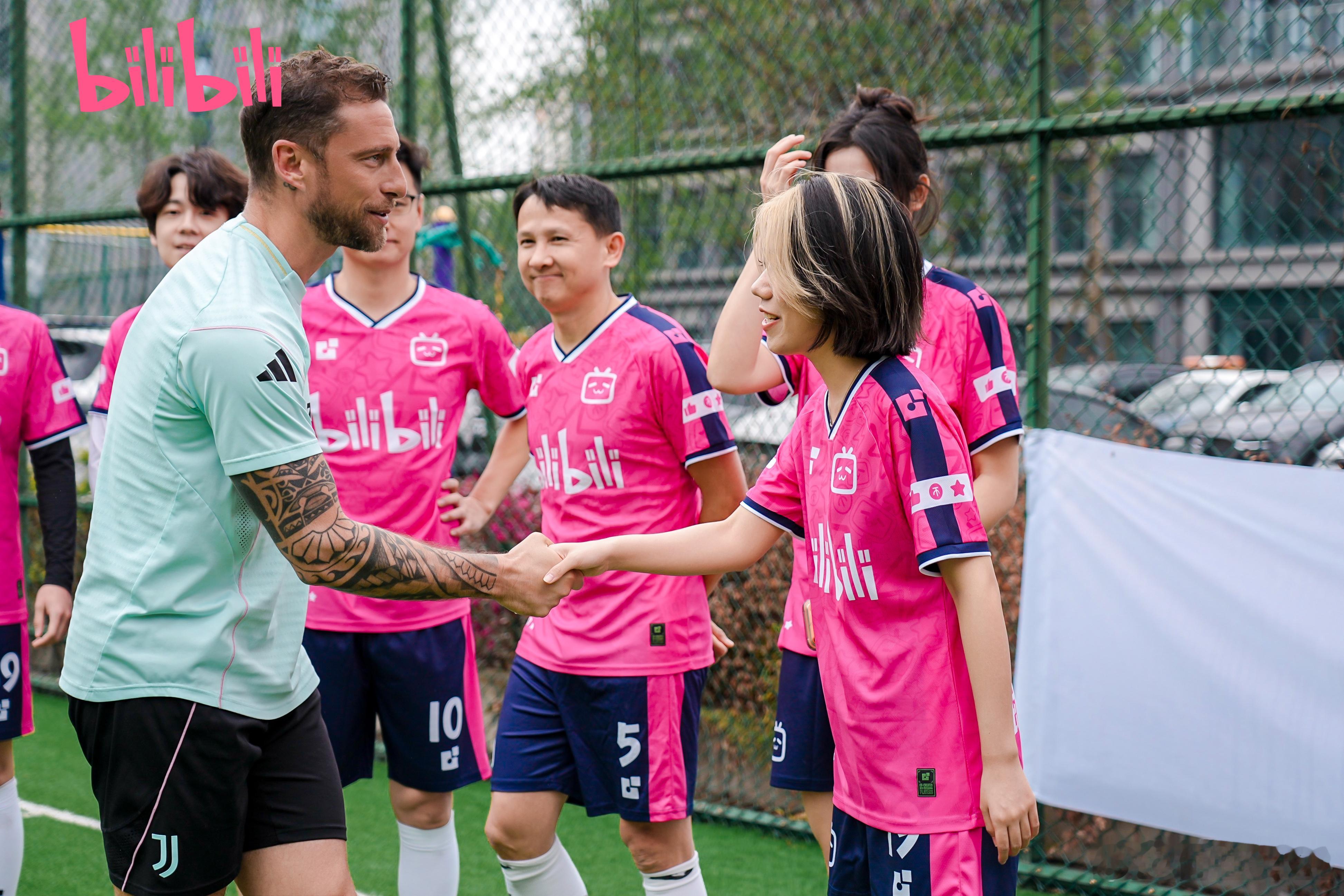 每次代表阿B踢球都能进球，主要是队友们的实力太强了，感谢队友们带我飞尤文有局