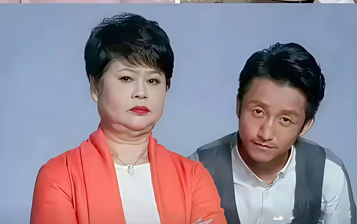 我开始理解冉莹颖她妈为啥总对邹黑脸了不是她妈脾气差，是邹市明真的太没边界感了。冉