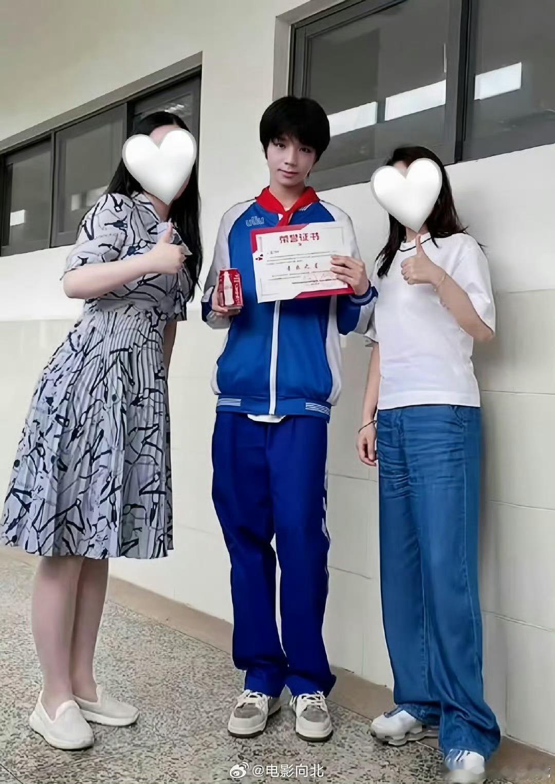 王橹杰的比例也扛不住穿校服谁给王橹杰p成这样了救命！刷到这套校服p图直接瞳孔地震