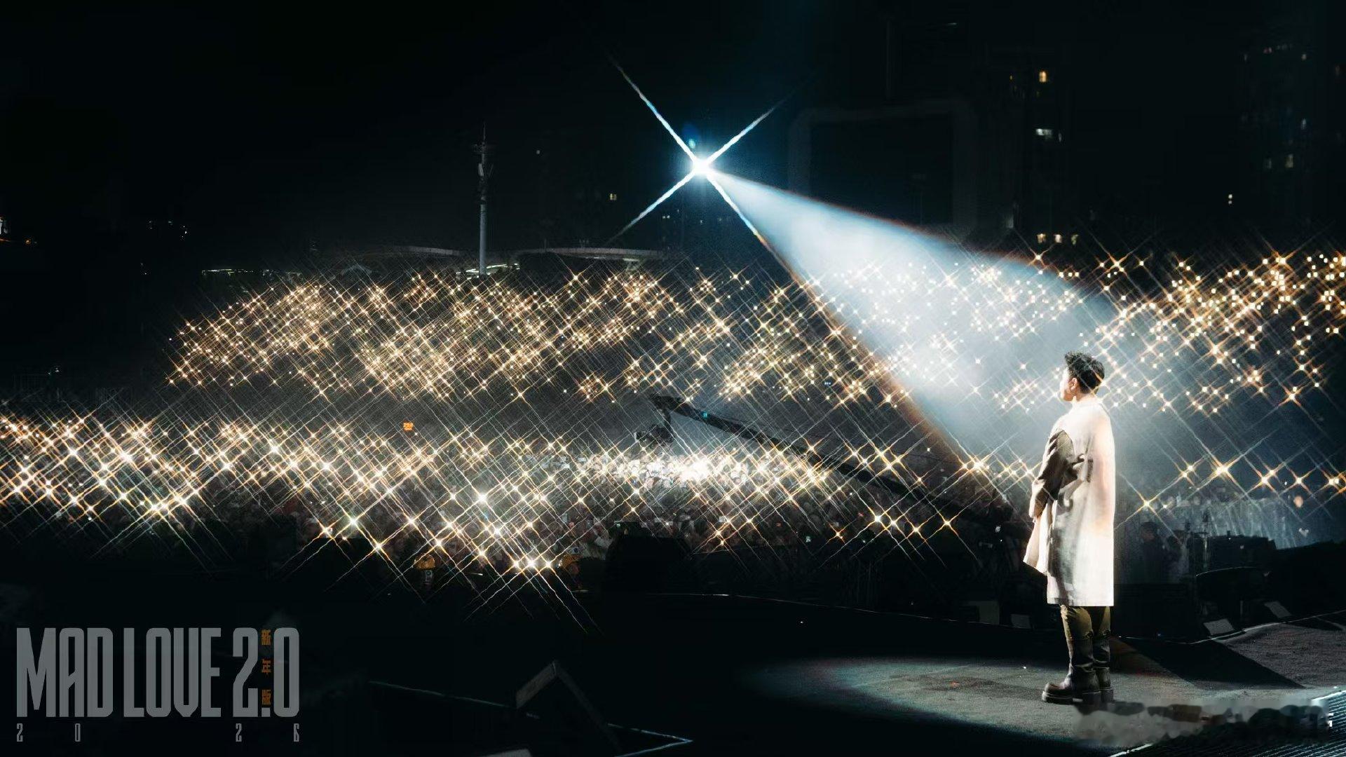 潘玮柏心眼全用我们身上了 潘玮柏太会宠粉啦！巨型机械手贺新年，步步高升机暖人心，