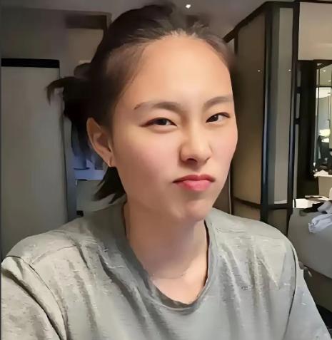 好奇查了下王思雨的出身，不查不知道，一查吓一跳，其实她本人根本不是什么资源咖，而