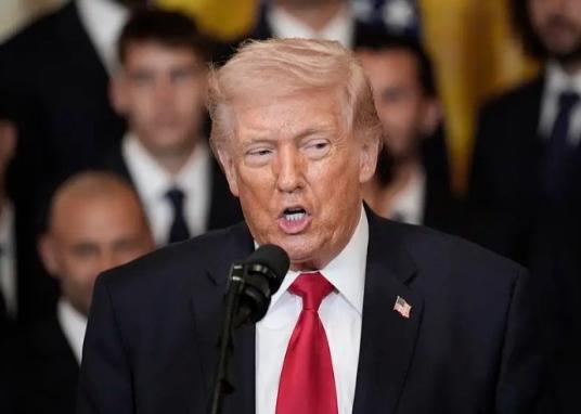 30个油库被炸后！特朗普扛不住了，宣布合适时间对伊朗“停战”
 
伊朗当地时间3