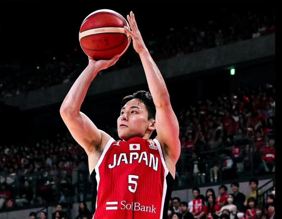 河村勇辉又降维打击了！
昨日八村，今日河村；日本两位“双村”NBA球员，在与韩国