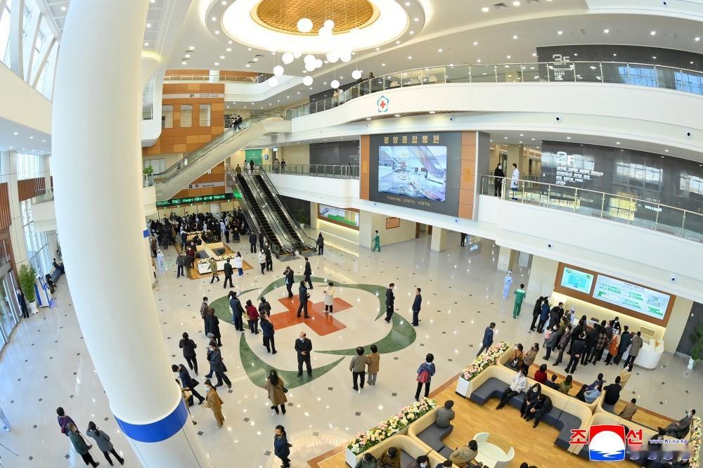 🔴【平壤综合医院开院】平壤综合医院３日正式开院。医院的医务人员和员工充满决心，