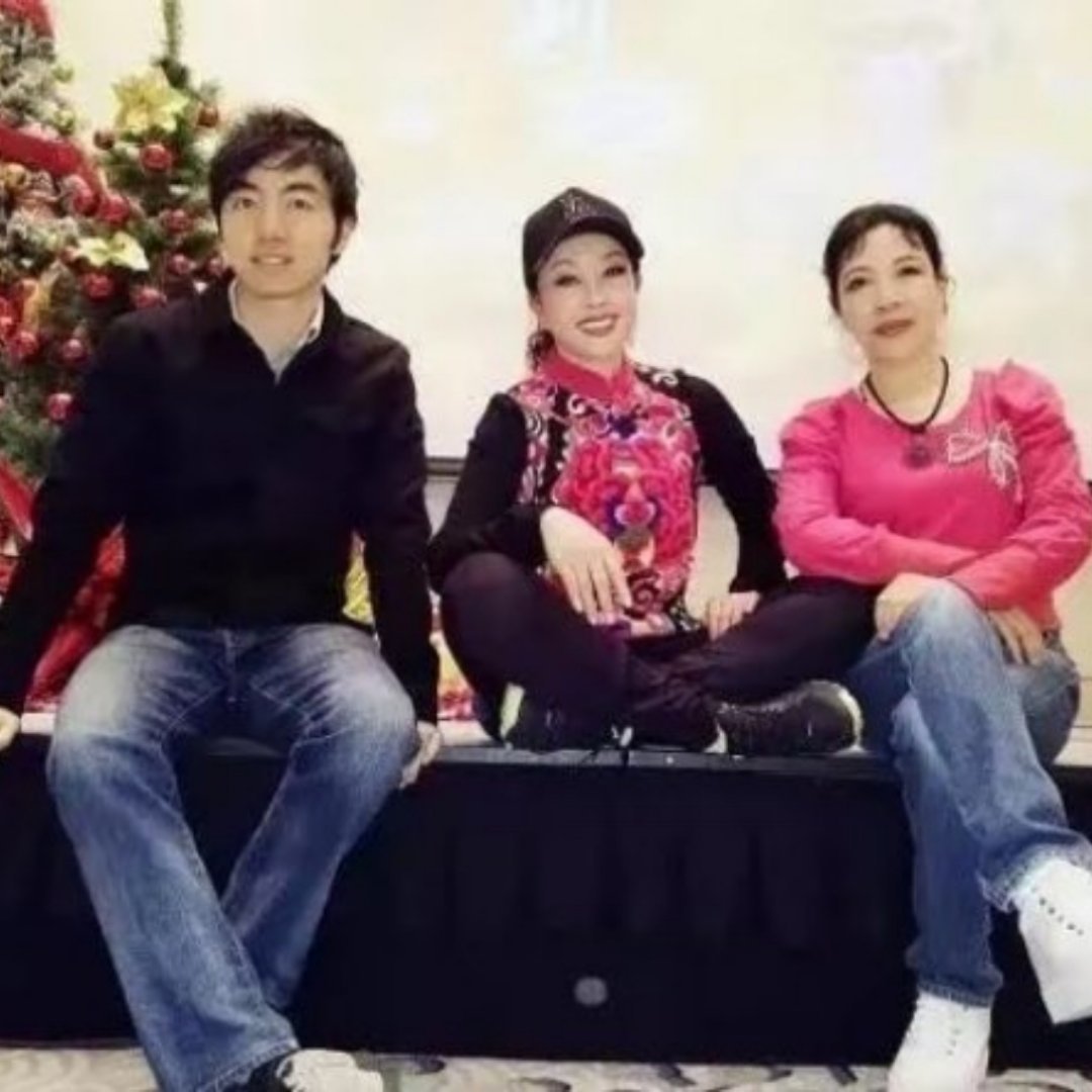 刘晓庆亲妹妹一家希望她没有后代刘晓庆接手妹妹的儿子抚养 刘晓庆的妹妹刘晓红之子靖