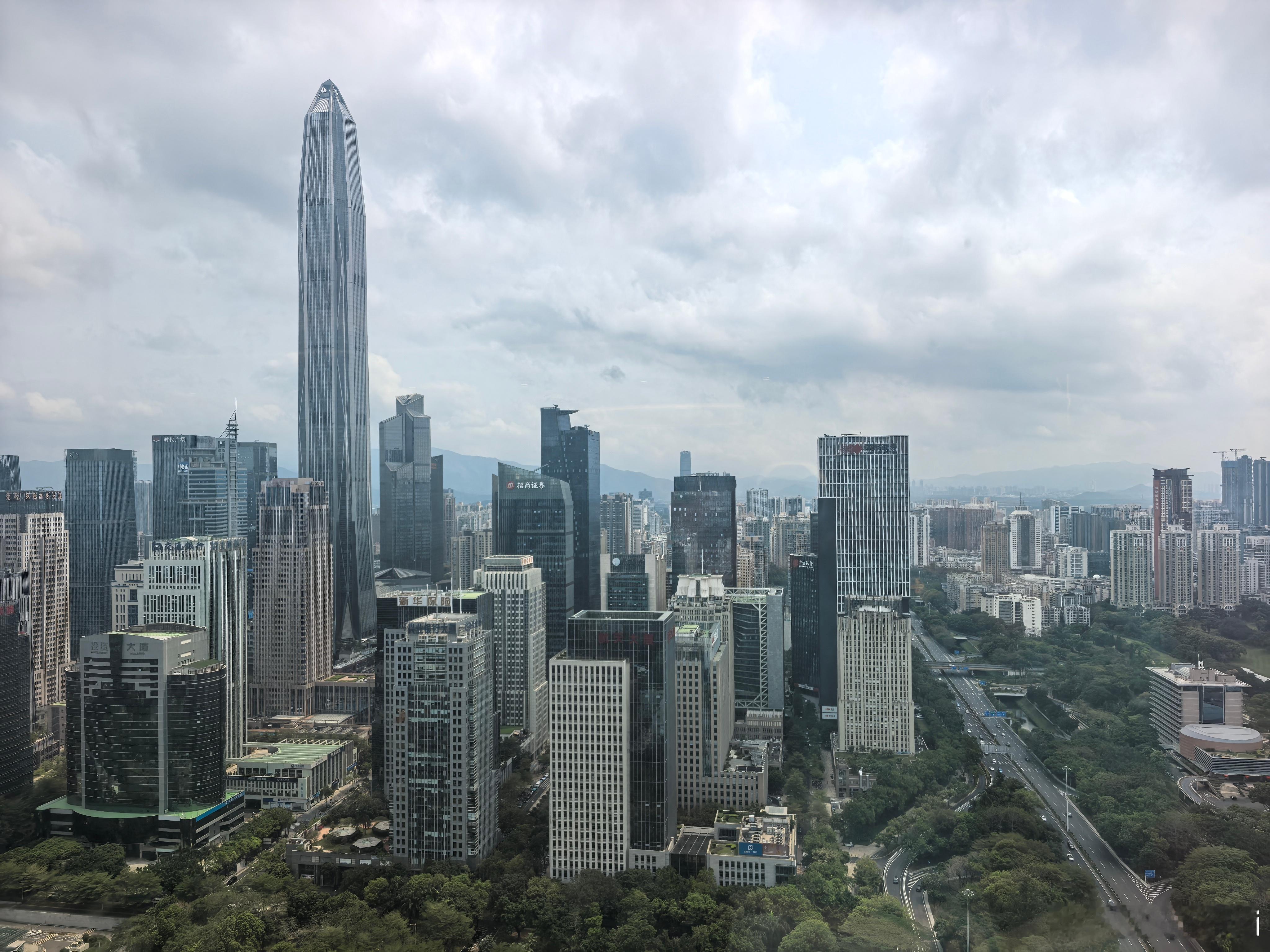 胳肢窝夹着我的笔记本，走四方 