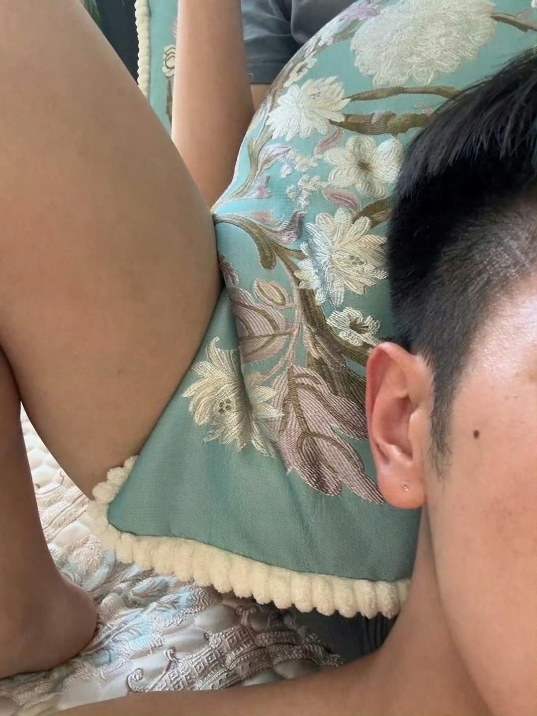 又被弟弟偷拍了  兰州·三台阁牌坊