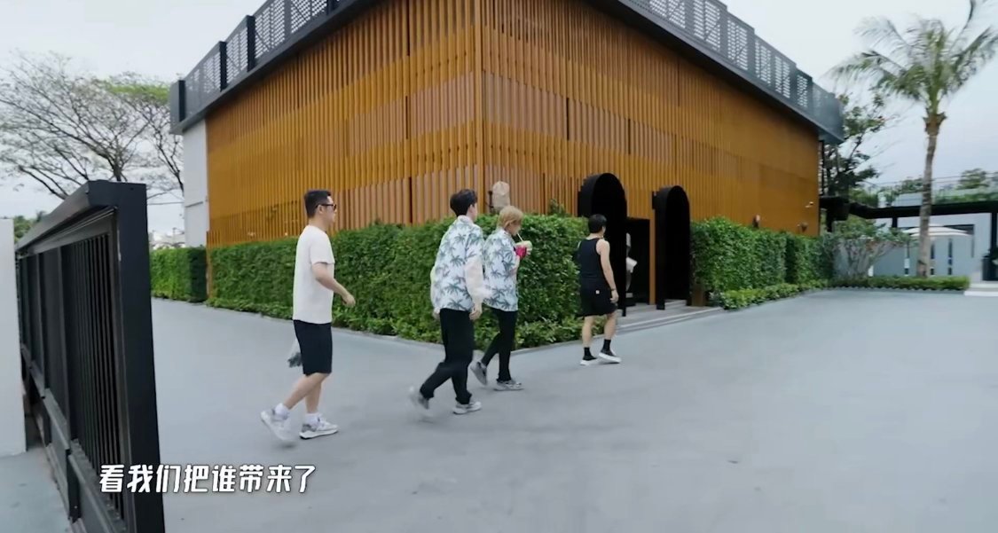 利路修敖瑞鹏门未进活先来 刚想说老邓头不干活瞎溜达，结果就立大功了[good]直
