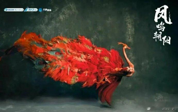 这个海报不仔细看真发现不了她的头在侧，手在头！ 