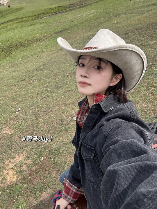 谁在新疆天天骑马