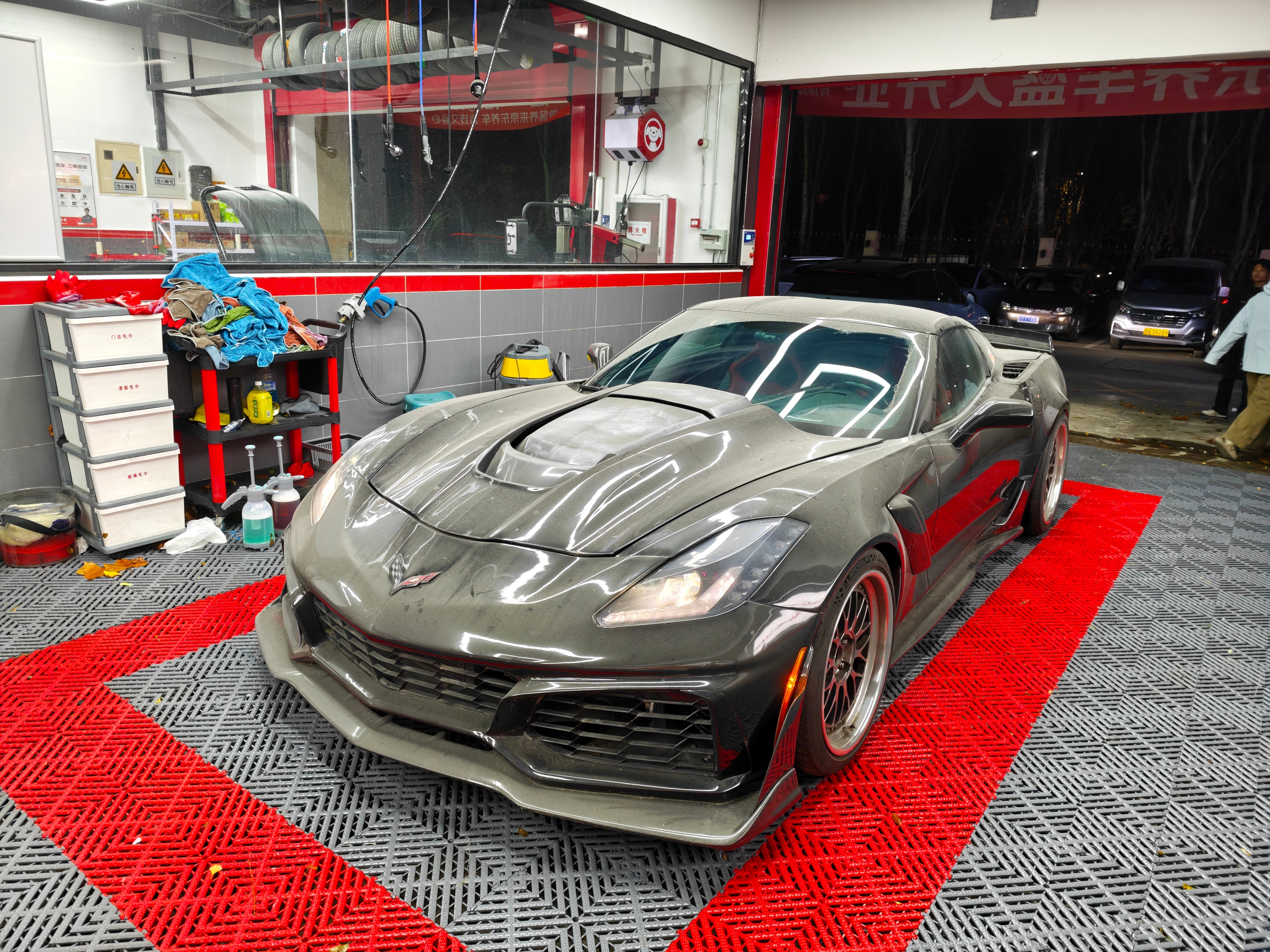 2024年开始，我把所有精力都放到了线上内容创作来了，原本的二手车业务呢，就没太