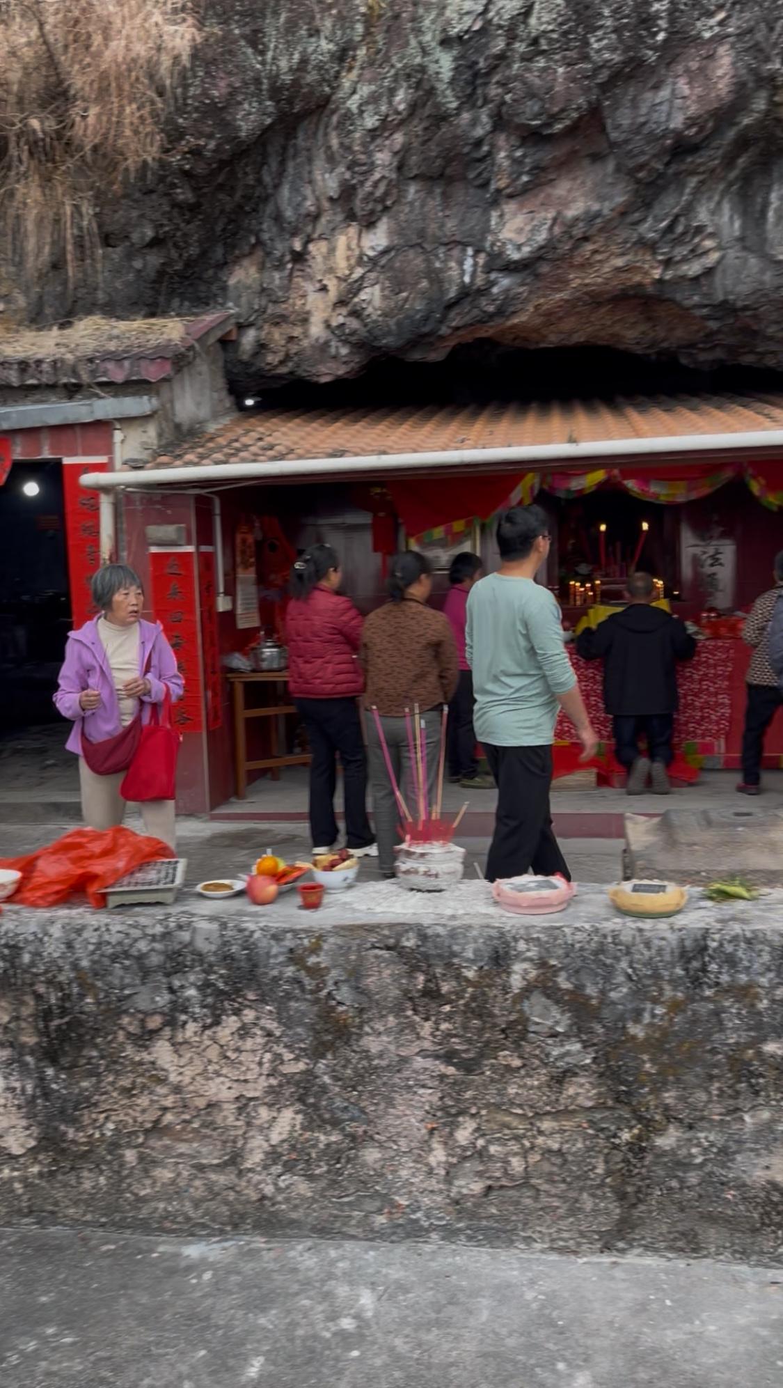 1949年5月，在川北工委与东二支队的策动下，国民党贝岭区联防办事处主任李敬业率
