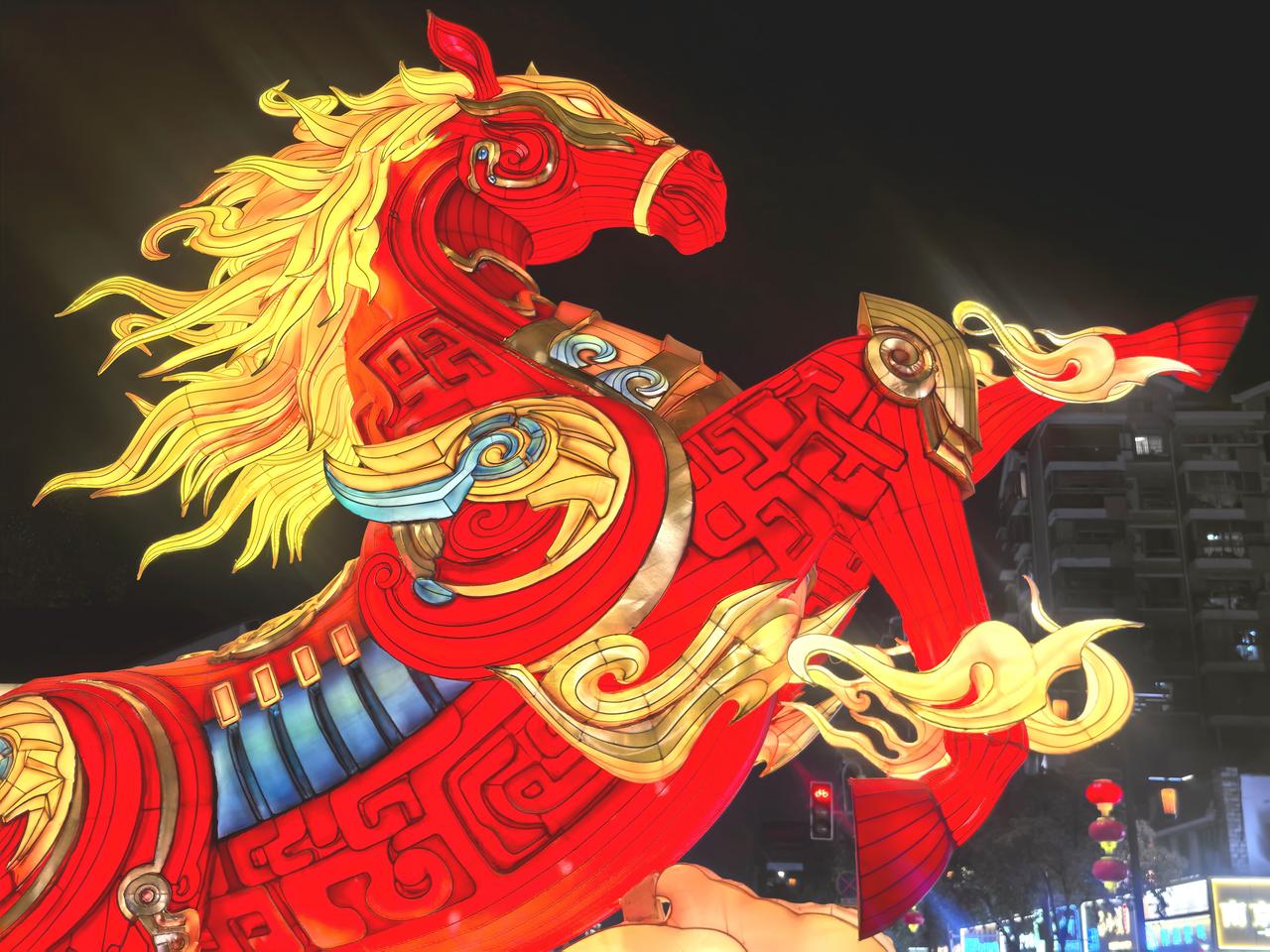 太漂亮了！老门东年味引客来。近日南京暖意融融，风里尽是温柔。傍晚时分，老东门商业