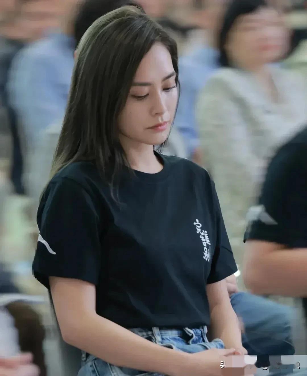阿娇，太美了，43岁的年龄，别人已经是大妈样了，而她依然像个少女，苹果肌很有弹性