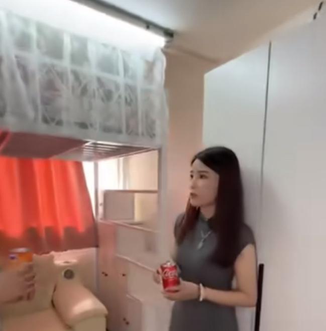佛山女孩到香港工地打工，月租8000独住12平方米房子，她说：在网上买了一张床，
