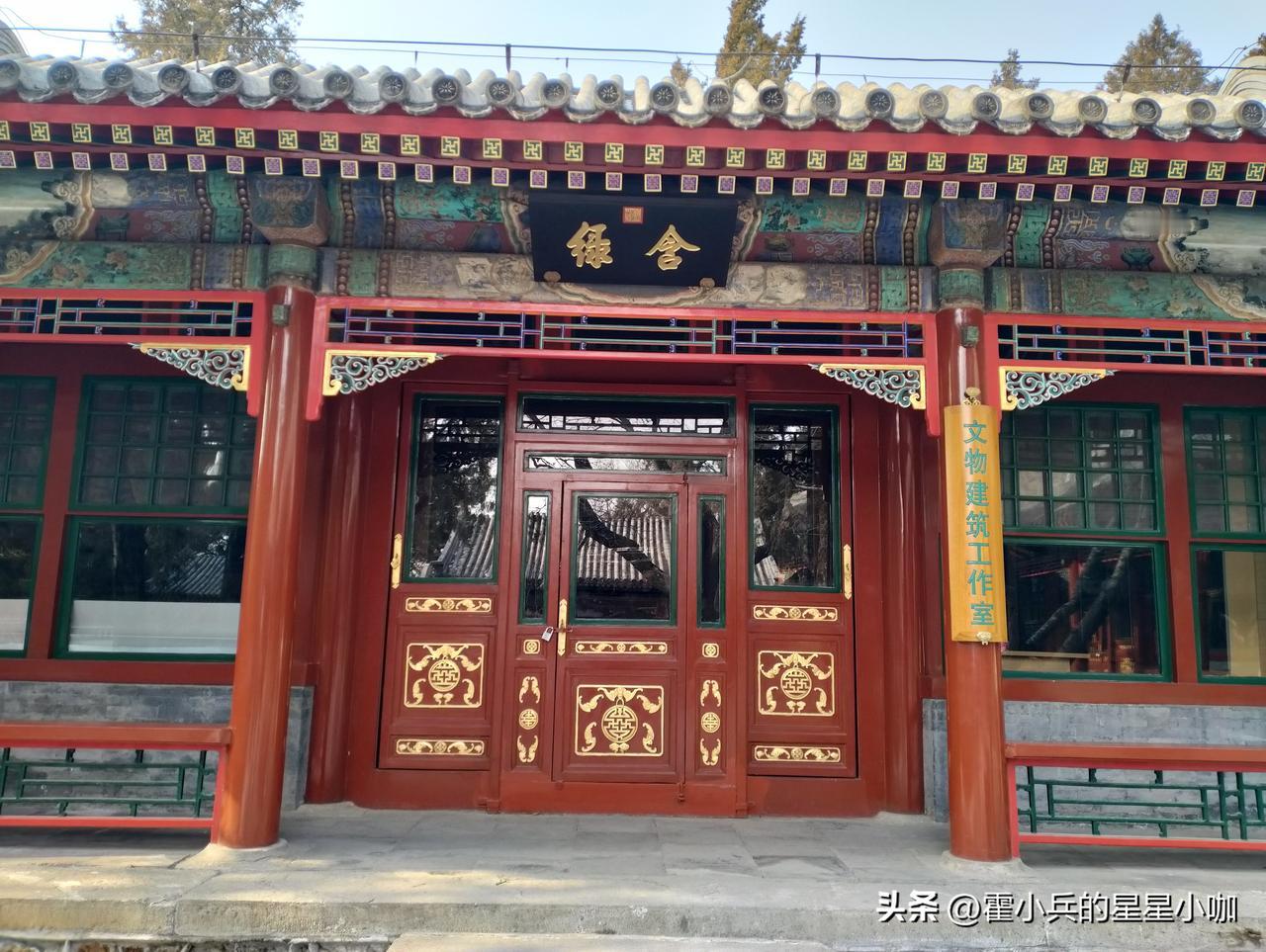 今日分享随手拍照片春晚同款机器人在20个城市上岗，以后去颐和园可能碰到机器人卖东