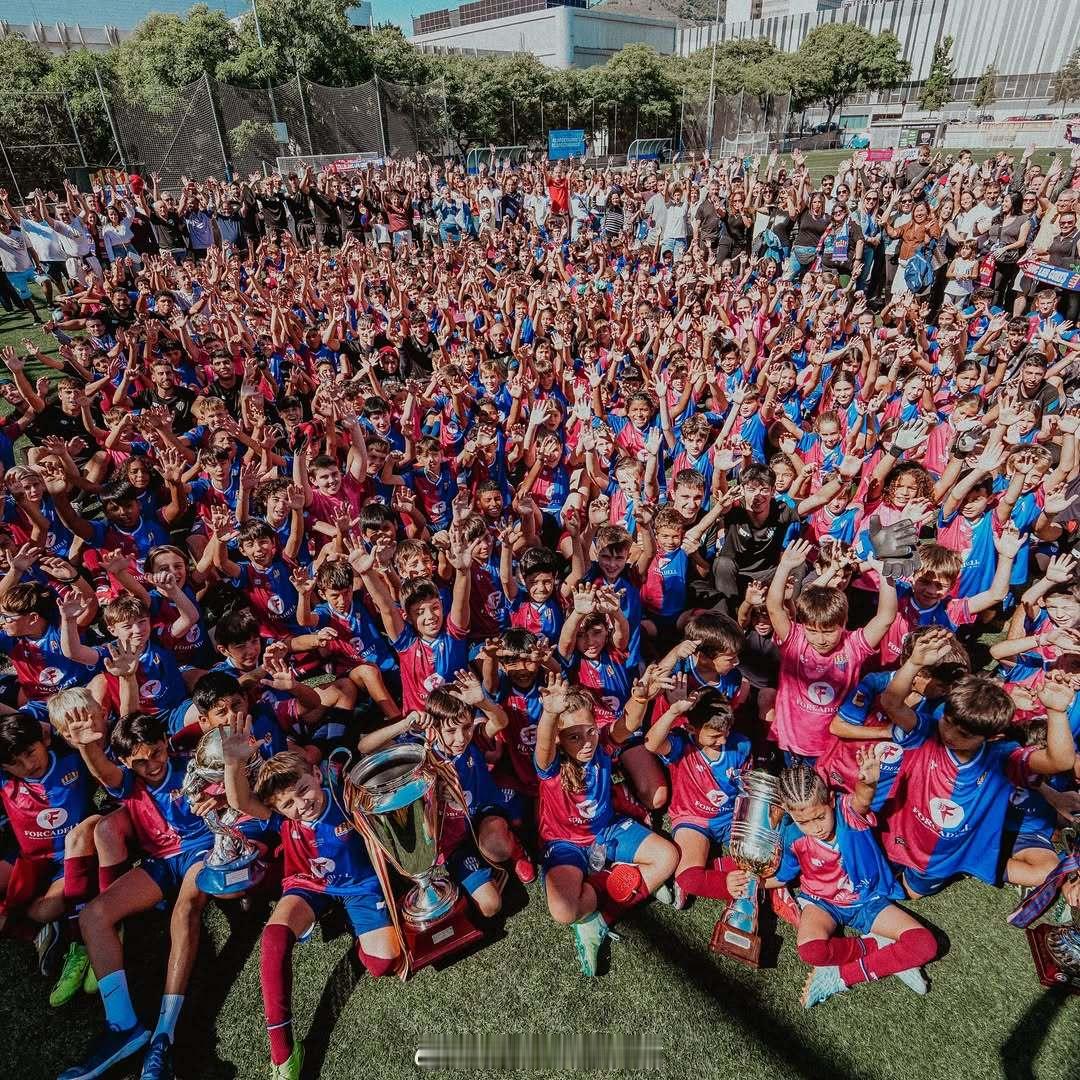 西班牙球迷会俱乐部：不只是球迷，更是社区基石（4）以球迷会俱乐部为代表的社区俱乐