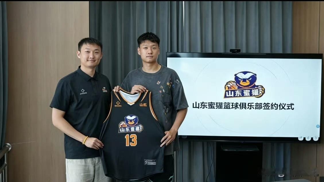 何家辰投奔山东蜜獾王汝恒！
山西本土后生，2019年二青会男篮冠军队成员，升入山
