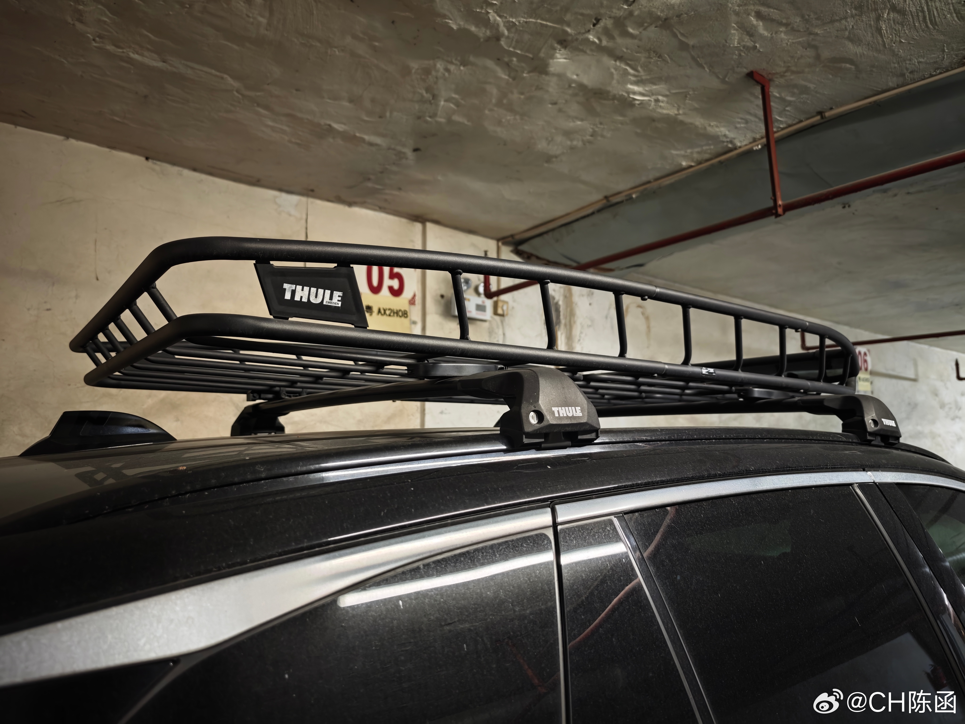 给大家一个忠告不要一个人拆车顶行李架+行李框太费劲了！！！最后不得不把框拆成两半