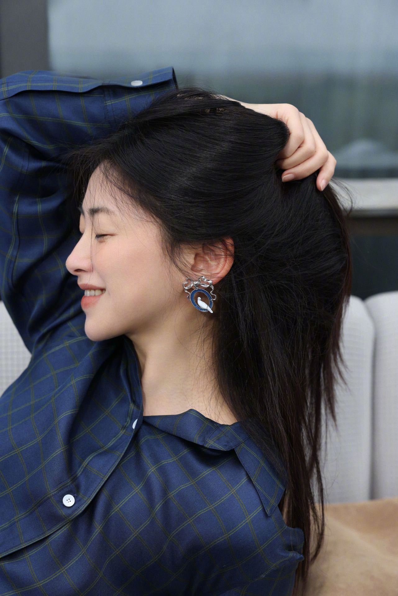 朱珠的骨相朱珠淡颜淡颜系天花板朱珠最新美图释出素颜状态下骨相依旧能打流畅轮廓尽显