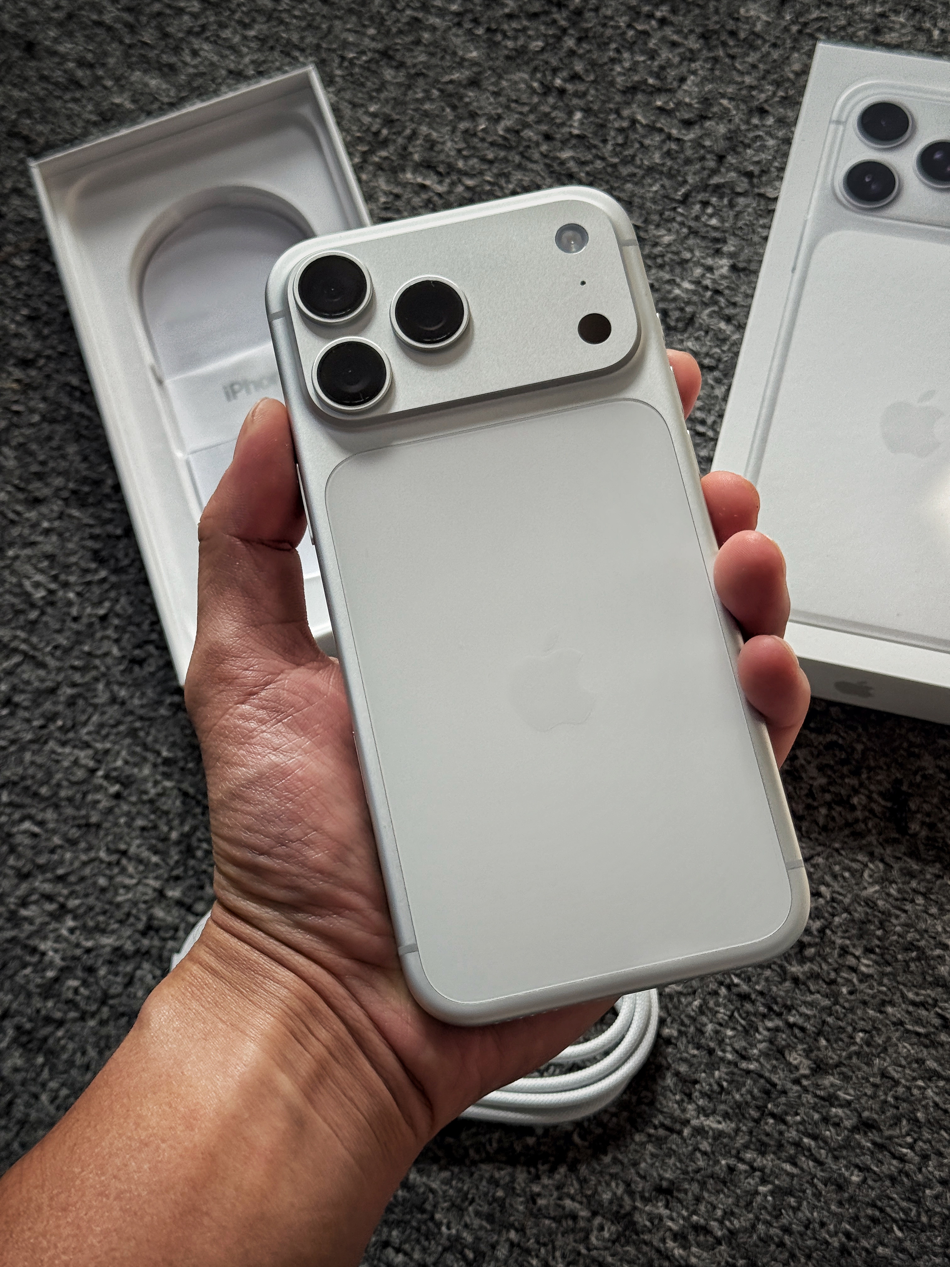 发布第二天订的iPhone 17 Pro Max，终于到了…… 没有比我更晚拿到
